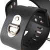 Черные гладкие наручники с металлическими вставками фото 4 — pink-kiss