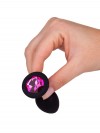 Чёрная анальная втулка с малиновым кристаллом - 7,3 см. фото 8 — pink-kiss