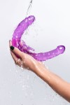 Фиолетовый двухсторонний фаллоимитатор с вибропулей - 35 см. фото 8 — pink-kiss