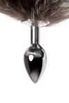 Серебристая металлическая анальная втулка с хвостом чернобурой лисы - размер M фото 8 — pink-kiss