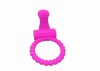 Розовое силиконовое эрекционное кольцо с вибрацией и язычком фото 2 — pink-kiss