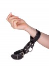 Кожаные ременные наручники фото 10 — pink-kiss