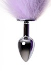 Серебристая металлическая анальная втулка с фиолетово-белым хвостом - размер S фото 8 — pink-kiss