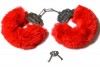 Шикарные наручники с пушистым красным мехом фото 1 — pink-kiss
