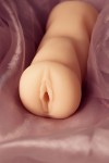 Телесный мастурбатор-вагина из реалистичного на ощупь материала фото 6 — pink-kiss