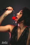 Красный кляп-шарик Love Spell на черных ремешках фото 1 — pink-kiss