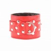 Красные кожаные наручники с клепками фото 4 — pink-kiss