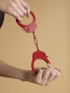 Красные стальные наручники фото 2 — pink-kiss