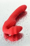 Красный безремневой страпон с вибрацией фото 15 — pink-kiss