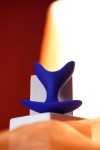 Синяя силиконовая расширяющая анальная пробка Bloom - 8,5 см. фото 8 — pink-kiss