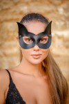 Черная кожаная маска с прорезями для глаз и ушками фото 3 — pink-kiss