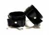 Черные наручники с бантиками из эко-кожи фото 1 — pink-kiss