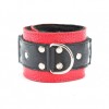 Красно-чёрные кожаные наручники с меховым подкладом фото 4 — pink-kiss