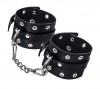 Черные кожаные однослойные наручники с люверсами фото 1 — pink-kiss
