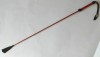 Плетеный короткий красный стек с наконечником в виде длинной кисточки - 70 см. фото 2 — pink-kiss