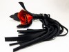 Черная замшевая плеть с красной лаковой розой в рукояти - 40 см. фото 1 — pink-kiss