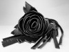 Черная кожаная плеть с розой в рукояти - 40 см. фото 2 — pink-kiss