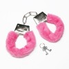 Подарочный набор «Для плохой девочки»: мыло для рук и наручники с мехом фото 4 — pink-kiss