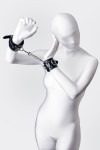 Черные наручники Anonymo на сцепке фото 4 — pink-kiss